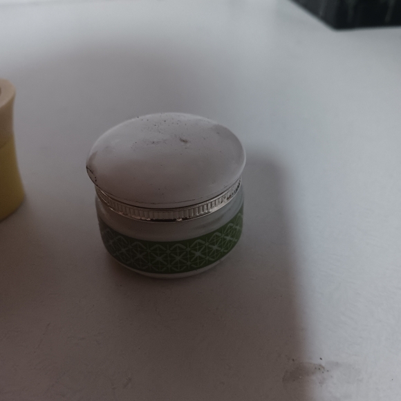 !**3 vintage avon jars - Picture 2 of 4